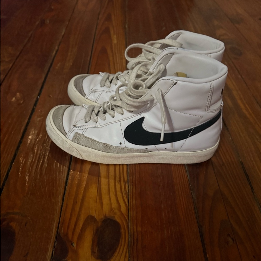 Women’s Nike Blazers Size 7